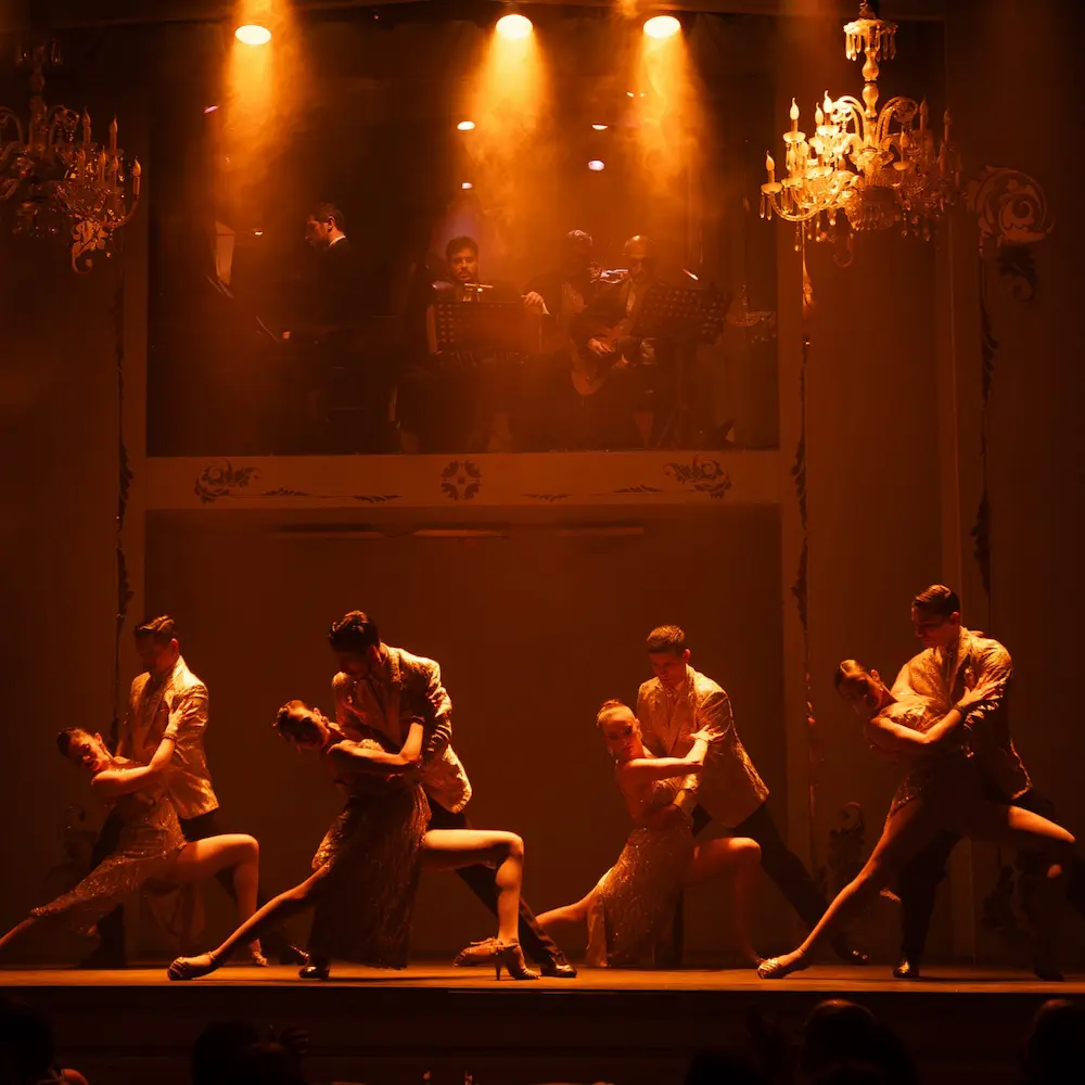 Tango dinershow in Café de los Angelitos Sfeervolle Argentijnse tango dinershow inclusief transfers in Buenos Aires.